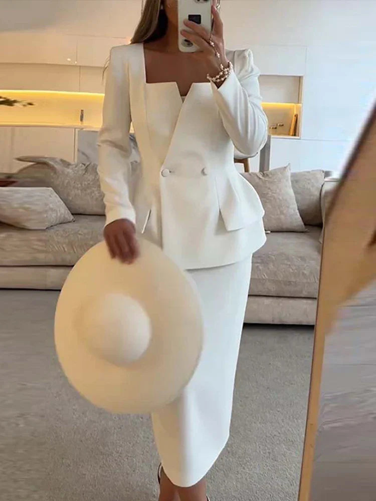 סט שני חלקים אלגנטי חצאית מידי ובלייזר בעיצוב מחויט ויוקרתי - PAS